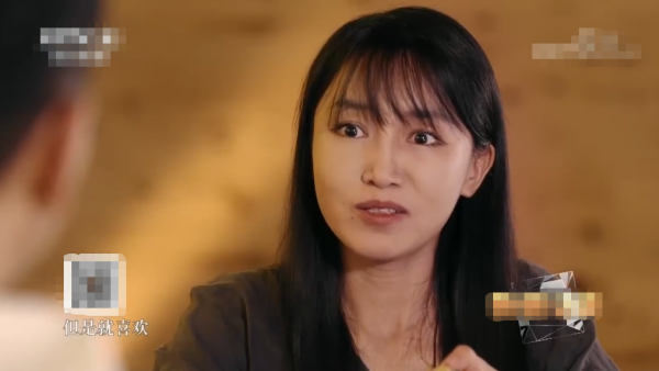 李子柒雖然時尚感不強,但顏值真挺高,央視鏡頭下,也很有鄉土氣 李子柒雖然時尚感不強,但顏值真挺高,央視鏡頭下,也很有鄉土氣