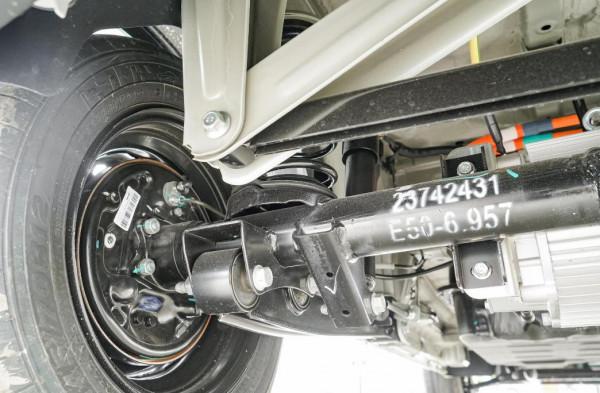 工薪族買車，價格越低越好，這三款不但省油，保養還便宜