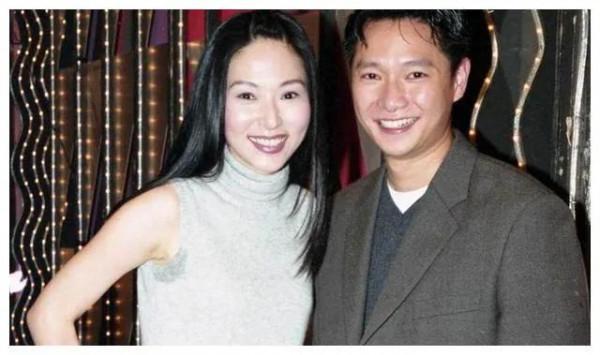 “啞巴新娘”嶽翎和老公相愛15年，堅持丁克，老公是圈外人？