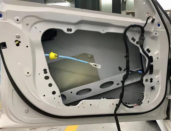 寶馬325i音響改裝優特聲402+史泰格中低音,全套升級聽感更震撼 寶馬325i音響改裝優特聲402+史泰格中低音,全套升級聽感更震撼