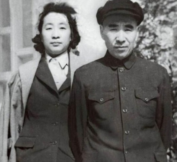 林彪列4點原因反對援朝，毛主席堅持出兵，蔣介石：沒人打得過他