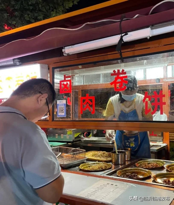 夜晚的臨港,太熱鬧了吧! 夜晚的臨港,太熱鬧了吧!