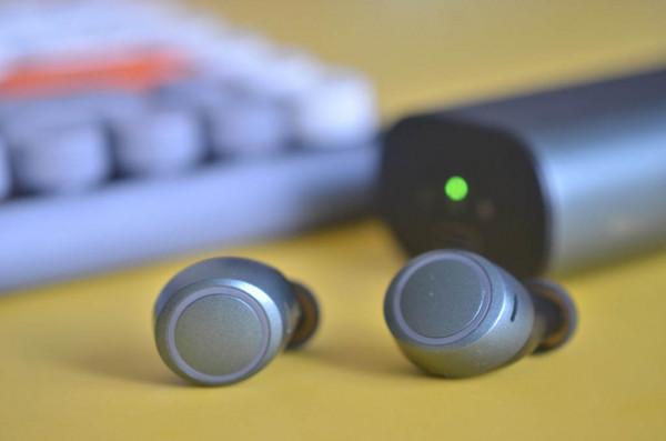 創新新款真無線,除了提升音質,新增了無線充電、主動降噪功能 創新新款真無線,除了提升音質,新增了無線充電、主動降噪功能