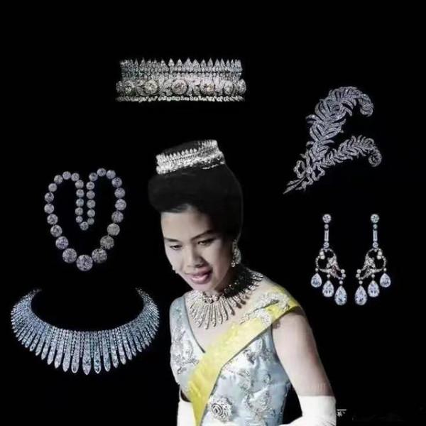 詩琳通僅戴過三樣珠寶，分別是肩鏈腰帶和披肩，件件都是傳世之寶