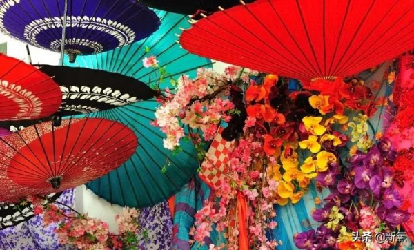 極具視覺衝擊力的日式爆裂美學，肆意而浪漫