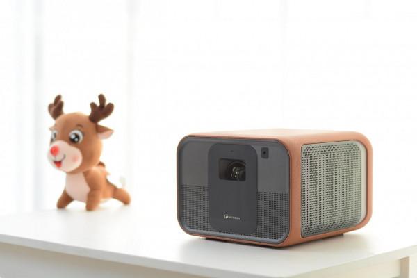 幾千元投影就能有幾萬元鐳射電視的體驗，慧示J1 Pro評測