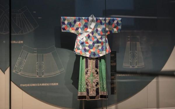 新展 | 清華藏珍·絲繡華章：清華大學藝術博物館藏品展/織繡部分