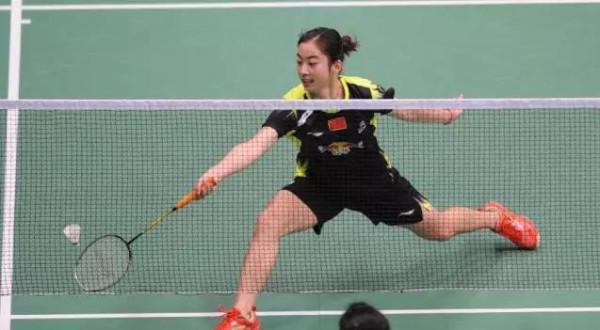 跨步上網步法不到位、擊球搶不到高點、發力無法後撤,這樣來糾正 跨步上網步法不到位、擊球搶不到高點、發力無法後撤,這樣來糾正