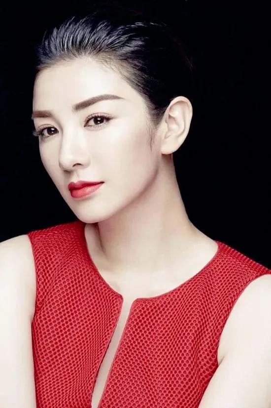 黃奕：整容前真的很美