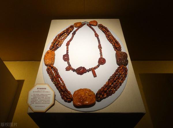 紅樓鬼話奇譚：賈母的慧紋瓔珞和清朝督撫制度