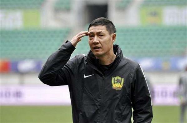 前國腳黎兵與歌星甘萍近況：他足球事業不順利，她52歲仍顯年輕