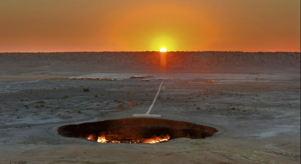 地球「地獄之門」烈火燃燒數十年 土庫曼總統下令關閉