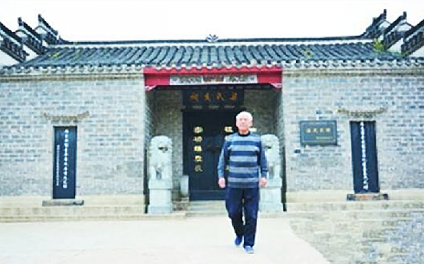 “包青天”包拯後人今何在?35代後人:默默守護包氏祠堂卻不打工 “包青天”包拯後人今何在?35代後人:默默守護包氏祠堂卻不打工