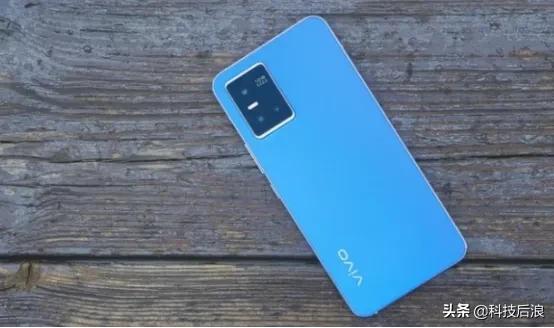 手機外觀千篇一律？2021年3款高顏值手機，送人自用都合適