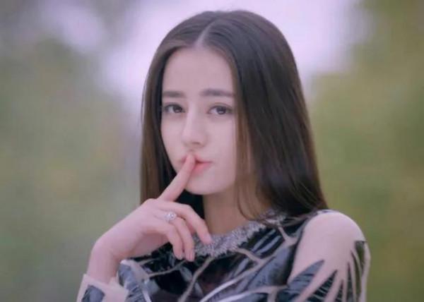 迪麗熱巴 多少男生心目中的女神 迪麗熱巴 多少男生心目中的女神