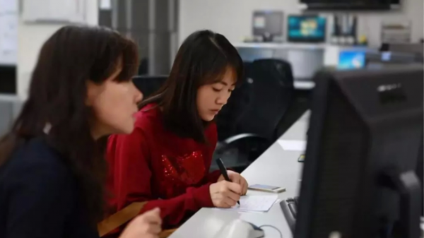 氣象小姐楊丹：嫁初戀堅持丁克16年，40歲做媽媽，背後沒那麼簡單