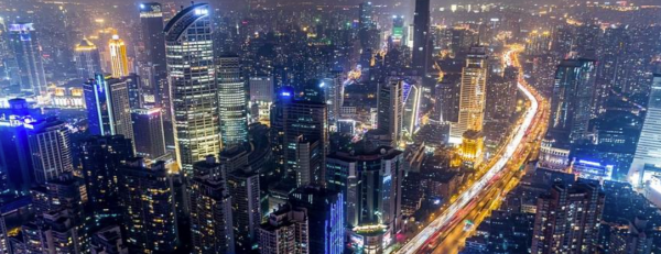 蔡少芬一家住80平公寓，熊黛林家玩具沒地放，她47歲跟母親擠破屋