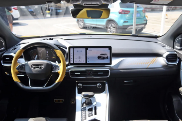 四出排氣+雙層尾翼！國產“小鋼炮”不到10萬就能買