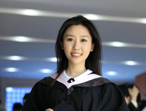 公認的央視高顏值主播，有人一路高歌，有人卻成“負面模板”