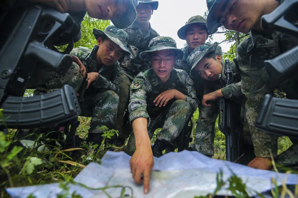 提前1年晉升四級軍士長，王傑部隊這兩名上士太牛了！