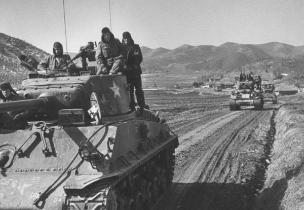 抗美援朝勝利在望，主席為何秘調24萬大軍赴前線？事後發現真高明