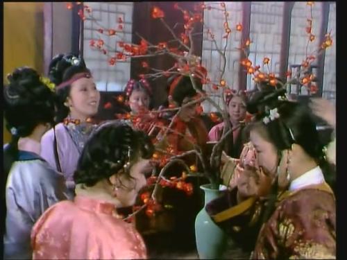 《紅樓夢》李紈寡嬸為何帶倆女兒進賈府？作者派她來教薛姨媽做人