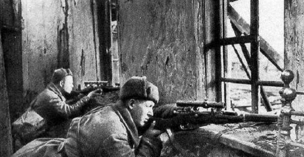 蘇聯狙神瓦西里，潛伏4天不開槍，一發子彈帶走德軍狙擊之王