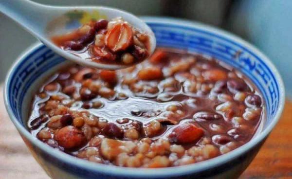 臘月初五，老人常說“臘五吃五豆，糊塗四五十”，是啥意思？