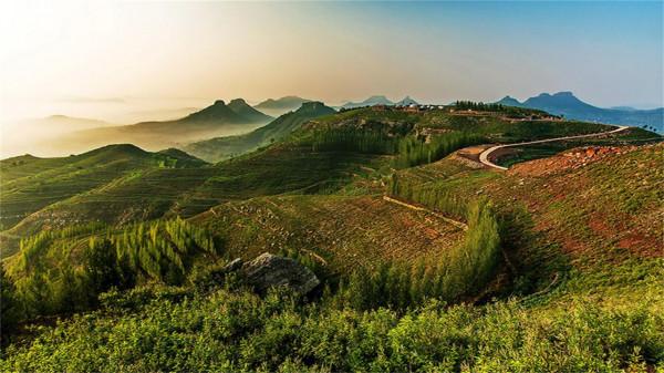 山東岱崮地貌，一處神奇的“秘境”，崮上草原最是獨特