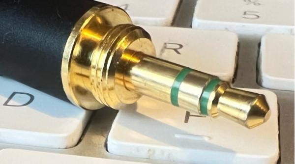 新款MacBook Pro感人配置洩露,前輩機皇淪為白菜機創歷史 新款MacBook Pro感人配置洩露,前輩機皇淪為白菜機創歷史