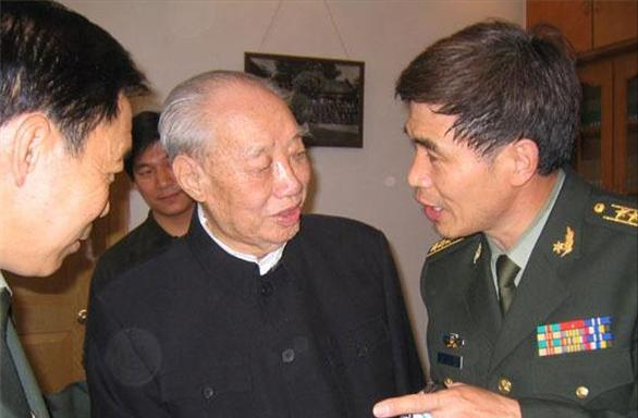 60年，毛主席緊急命汪東興回京：我身邊“鼠害”太多，趕緊回來抓