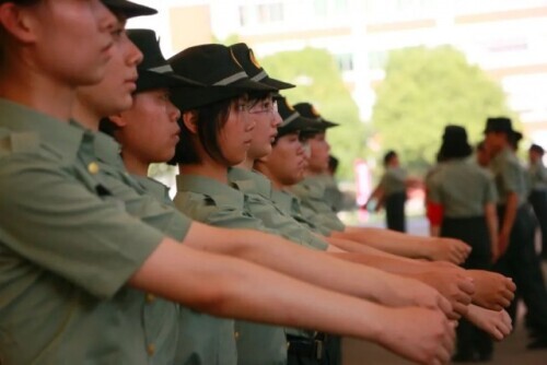 點選超8000萬！軍校小姐姐太帥了