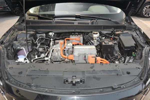 紅旗E-QM5，中型車，空間寬裕，純電動，配136馬力，造型時尚