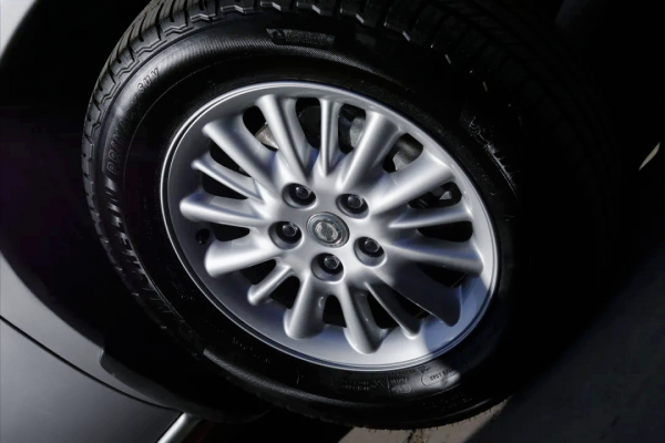 怪獸修車：翻新一輛“殘破不堪”08年大捷龍，最終滿血復活變新車