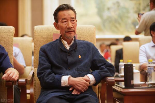 央視國慶晚會上的5大藝術家，個個德藝雙馨，背後的故事讓人淚目