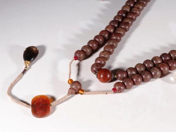 歡迎各位老師欣賞隨評～清代 宮廷風格碧璽朝珠一盤