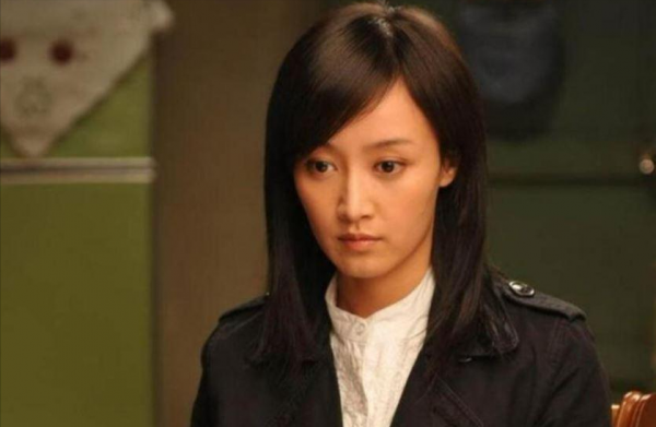 “國民女神”趙子琪：24歲主持春晚，35歲嫁億萬富商，38歲生二胎