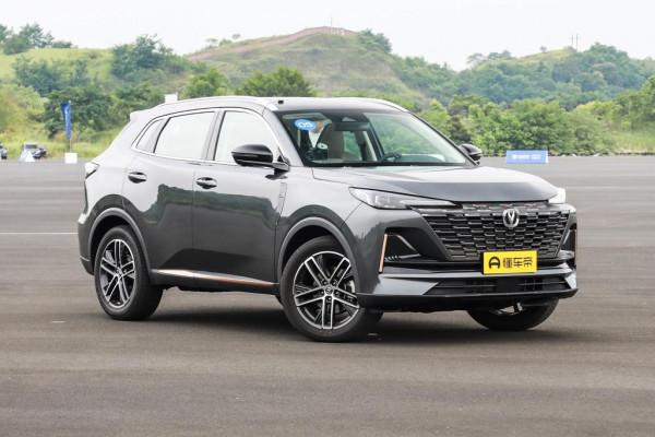 長安CS55 PLUS：頂配售價12.19萬，配188馬力+7擋雙離合，造型時尚