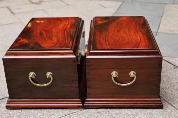 大紅酸枝 &period; 珠寶盒