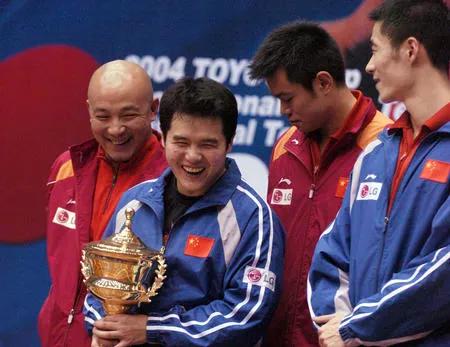 “連救7個賽點”劉國正：21歲成名，24歲退役，娶小9歲張怡寧師妹