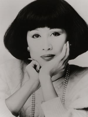 靳羽西：祖師奶奶級名媛，從150美元到億萬身家，30年前紅極一時