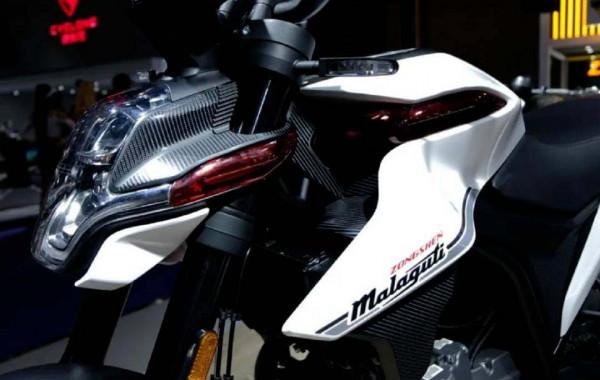 老牌摩企的年輕化之作，外觀新潮配置主流，售價定成敗