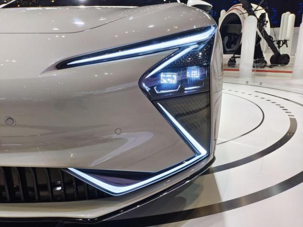 百公里加速3.9秒，預售40.88萬元的國產純電動中大型轎車—智己L7