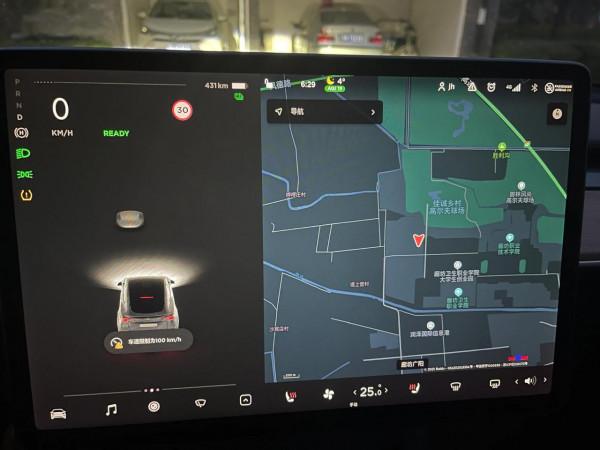 北京初冬晚上model y開啟哨兵模式 北京初冬晚上model y開啟哨兵模式