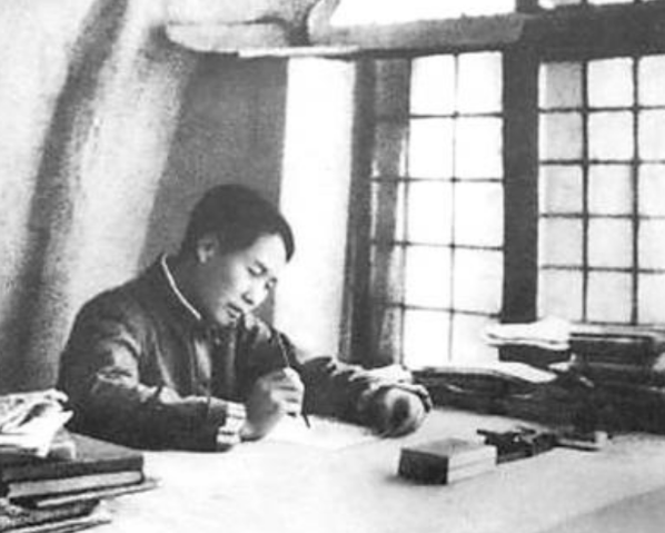 50年警衛員孫勇陪毛主席散步時，因何事主席笑著說：我給你當衛士