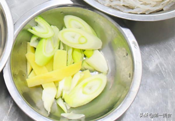 河南特色美食“大燴菜”,地道的農家味,有菜有肉,燉一鍋不夠吃 河南特色美食“大燴菜”,地道的農家味,有菜有肉,燉一鍋不夠吃