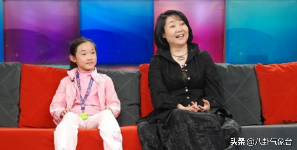 《闖關東》薩日娜：38歲演“文他娘”，結婚30年丈夫甘當“煮夫”