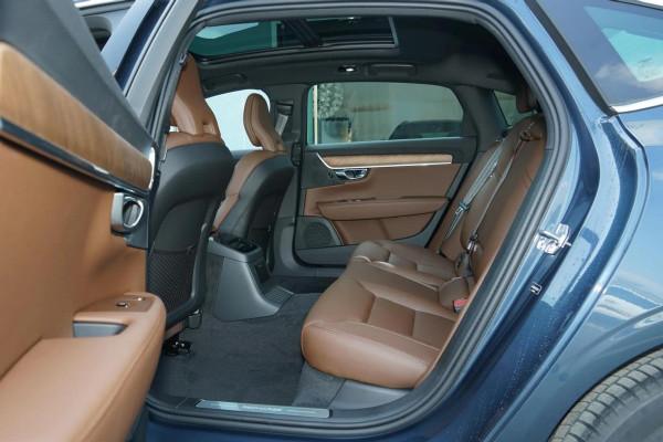 解析沃爾沃S90 RECHARGE，油耗1&period;8L，空間寬敞，值得購買嗎？