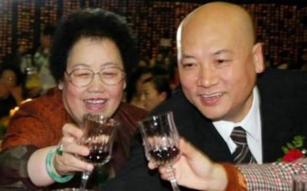 圖她美、圖她風韻猶存?這5位“嫁”給“阿姨”的男星到底圖啥? 圖她美、圖她風韻猶存?這5位“嫁”給“阿姨”的男星到底圖啥?