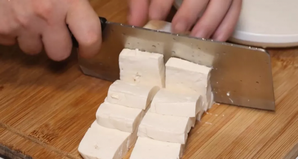 豆腐最上癮的1種新做法，做法簡單，百吃不厭，麻辣鮮香超下飯